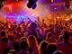 discoteca piena di avventori