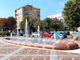 fontana al centro di una piazza