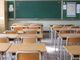 aula con banchi vuoti a scuola
