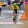Harper vince a Sestriere, Simon Yates ipoteca il Giro 2025