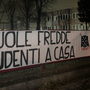 &quot;Scuole fredde, studenti a casa&quot;, lo striscione di Azione studentesca davanti al Curie-Vittorini di Grugliasco
