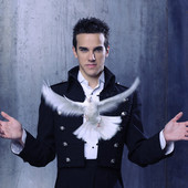 Al Teatro Comunale di Cossato il one man show del giovane talento italiano della magia internazionale diretto da Arturo Brachetti