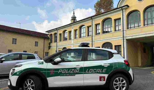 Una vettura della Polizia locale di Grugliasco Una vettura della Polizia locale di Grugliasco
