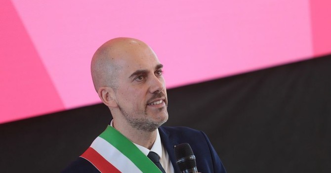 Le civiche "incoronano" Giulivi sindaco a Venaria, Cirio: "Un segnale per area moderata" Le civiche "incoronano" Giulivi sindaco a Venaria, Cirio: "Un segnale per area moderata"