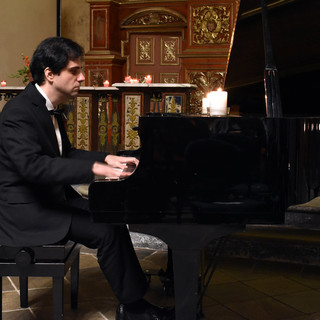 Fabrizio Sanretto, il Pianista del Buio in concerto nella Cappella Mandina di Grugliasco