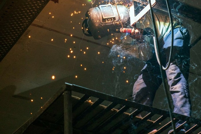 Lavorare in ambienti confinati: cisterne, silos e vasche, i rischi che richiedono una formazione specifica Lavorare in ambienti confinati: cisterne, silos e vasche, i rischi che richiedono una formazione specifica