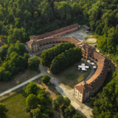 La Rubbianetta torna a splendere: le ex scuderie reali del Parco della Mandria diventano la nuova "casa" degli sport equestri La Rubbianetta torna a splendere: le ex scuderie reali del Parco della Mandria diventano la nuova "casa" degli sport equestri