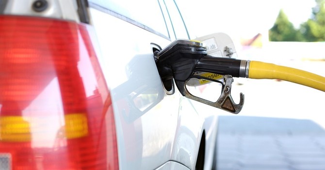 Carburanti, Unc: stangata benzina, quasi 9 euro in più per un pieno