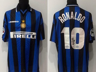Le maglie dei grandi calciatori protagonisti all'Allianz Le maglie dei grandi calciatori protagonisti all'Allianz