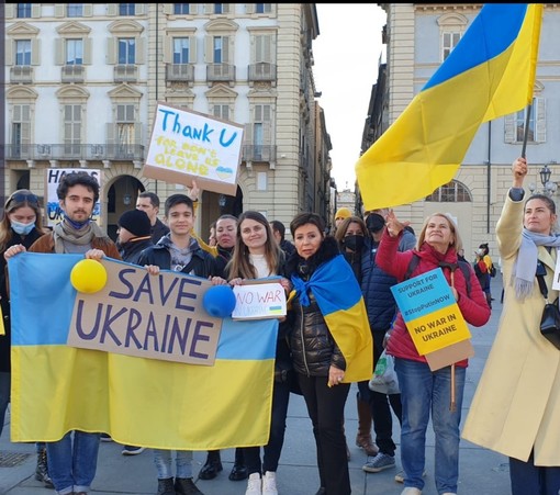 Una manifestazione pro Ucraina davanti al Comune (archivio)