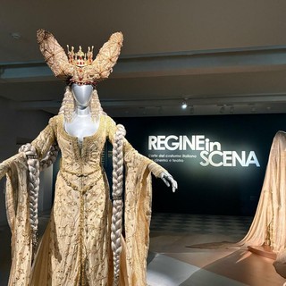 Gli abiti delle star e delle storie da sogno alla Reggia di Venaria