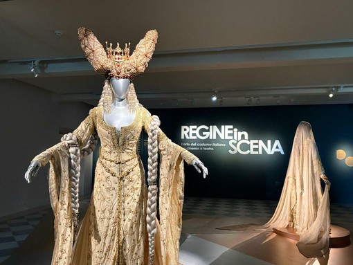 Gli abiti delle star e delle storie da sogno alla Reggia di Venaria