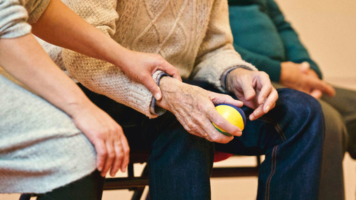Nuovi strumenti per accompagnare chi soffre di Alzheimer