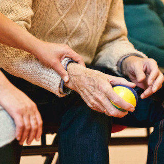 Nuovi strumenti per accompagnare chi soffre di Alzheimer