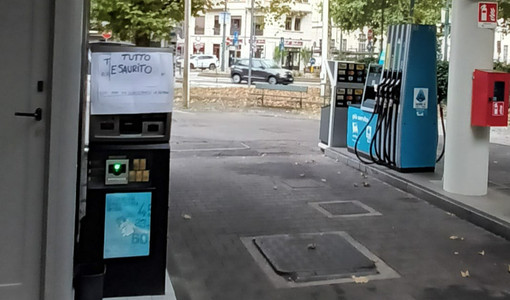Guerra al caro pieno: Eni lancia il price cap sui carburanti da lunedì 28 settembre Guerra al caro pieno: Eni lancia il price cap sui carburanti da lunedì 28 settembre
