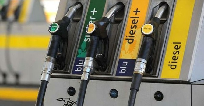 Con la crisi in Iran i prezzi dei carburanti sono schizzati verso l'alto
