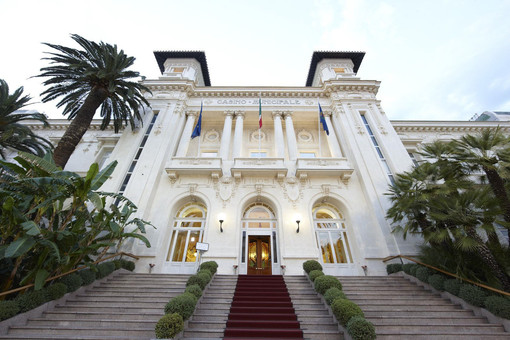 Casinò, luglio da record per i visitatori: vinti oltre 1,6 milioni di euro ai jackpot delle slot Casinò, luglio da record per i visitatori: vinti oltre 1,6 milioni di euro ai jackpot delle slot