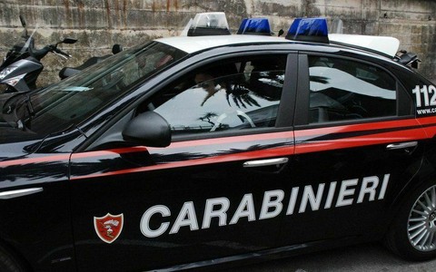 Rivoli, calci e pugni in un parco per un telefono: 14enne fermato e portato in carcere minorile
