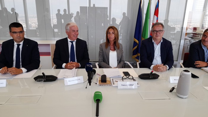 Il commissario straordinario Falco assieme ad alcuni membri della Giunta regionale Il commissario straordinario Falco assieme ad alcuni membri della Giunta regionale