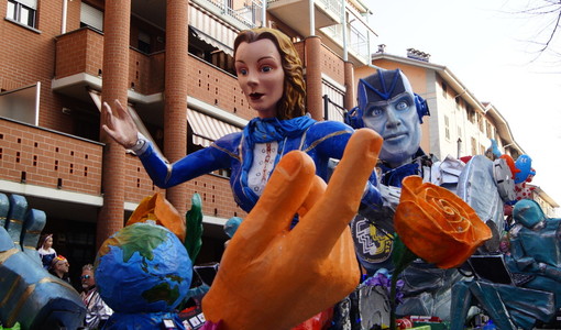 Grande successo di pubblico la 21esima edizione del Carnevale di Collegno Grande successo di pubblico la 21esima edizione del Carnevale di Collegno