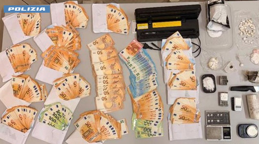 Madonna di Campagna, hashish e proiettili nelle cantine della case popolari "Le Torri" Madonna di Campagna, hashish e proiettili nelle cantine della case popolari "Le Torri"