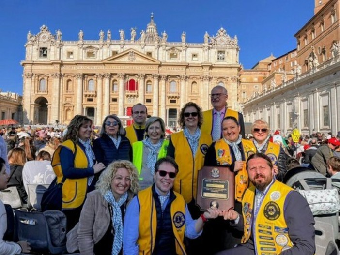 Solidarietà senza confini: i Lions del Nord-Ovest premiano l'impegno di Papa Leone XIV Solidarietà senza confini: i Lions del Nord-Ovest premiano l'impegno di Papa Leone XIV