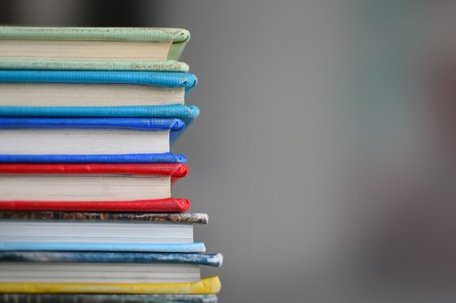 Libri di scuola sul banco