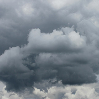 Meteo: a Torino l'autunno si fa sentire con cieli grigi e uggiosi, ma senza grandi piogge