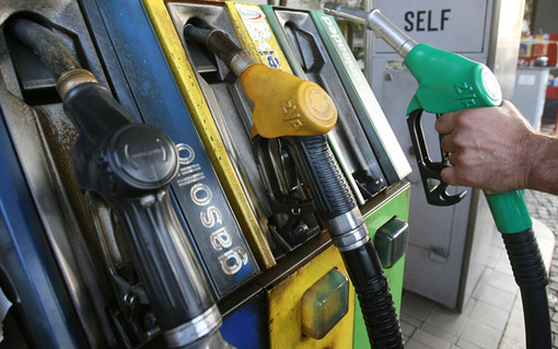 Benzina e diesel, stangata congelata per 48 ore: corsa contro il tempo per il controesodo Benzina e diesel, stangata congelata per 48 ore: corsa contro il tempo per il controesodo