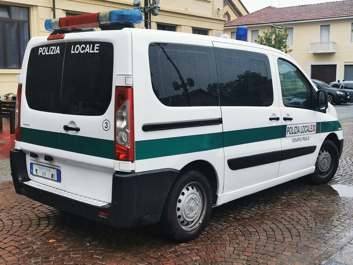 Un mezzo della Polizia Municipale di Venaria Reale