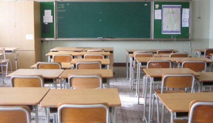 Rientrano in classe materne, elementari e tutte le medie: suona la campanella per oltre 173mila ragazzi Rientrano in classe materne, elementari e tutte le medie: suona la campanella per oltre 173mila ragazzi