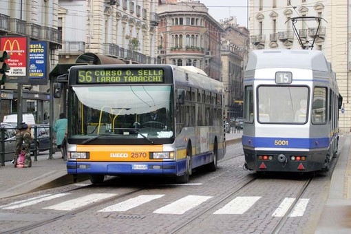 Bus, metro e treni locali: da lunedì la capienza massima sarà dell'80%. Ok tutti i posti a sedere, solo in parte quelli in piedi