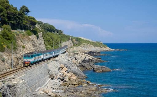 Da venerdì 18 treni in più dal Piemonte per andare mare: tutte le novità e i dettagli