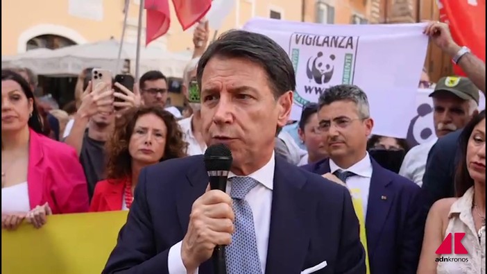 Conte in piazza: "Ddl caccia è contro la Costituzione, ci opporremo duramente"