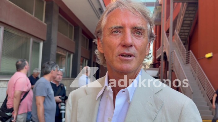 Mancini ct dell'Italia? La 'melina': "Devo allenare Nazionale Politici" Mancini ct dell'Italia? La 'melina': "Devo allenare Nazionale Politici"