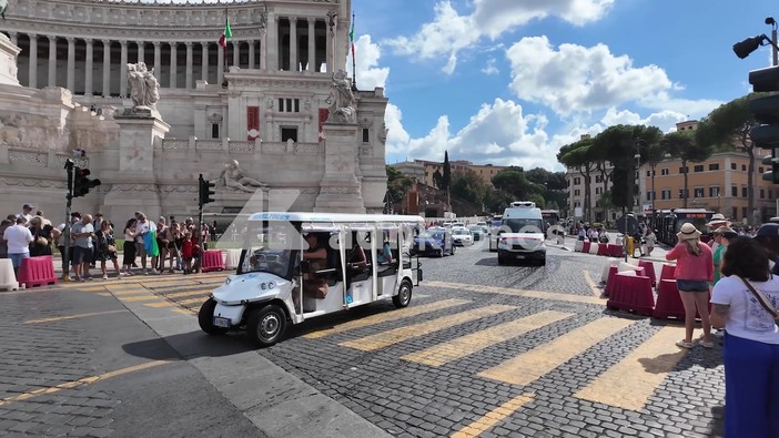 Far west golf car, viaggio nel centro di Roma tra irregolarità e guadagni stellari Far west golf car, viaggio nel centro di Roma tra irregolarità e guadagni stellari