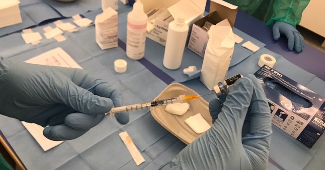 Vaccini anti-virus sinciziale, neonati e anziani a rischio gravi malattie: in Piemonte già somministrate 12mila dosi