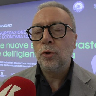 Rifiuti, Dadone: "Aggregare i Comuni per rendere più efficiente il servizio" Rifiuti, Dadone: "Aggregare i Comuni per rendere più efficiente il servizio"