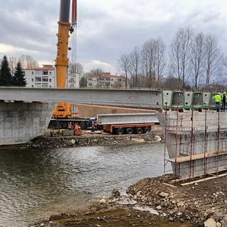 Lavori in corso sopra il torrente Ceronda