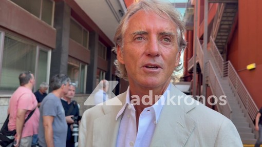 Mancini ct dell'Italia? La 'melina': "Devo allenare Nazionale Politici" Mancini ct dell'Italia? La 'melina': "Devo allenare Nazionale Politici"