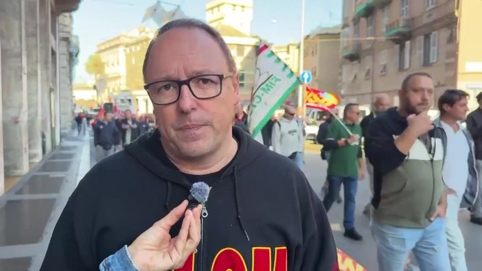 Sciopero lavoratori Ex Ilva a Genova, Bonazzi (Fiom): "Governo faccia ritirare dichiarazione chiusura" Sciopero lavoratori Ex Ilva a Genova, Bonazzi (Fiom): "Governo faccia ritirare dichiarazione chiusura"