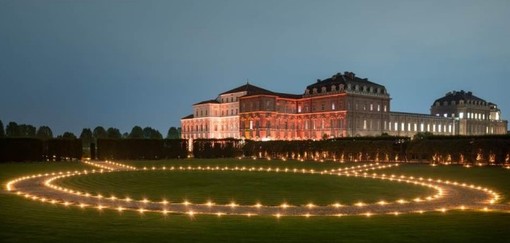 Una suggestiva immagine serale della Venaria Reale