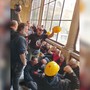 Ex Ilva, operai occupano prefettura di Genova al grido: "Lo stabilimento non si chiude" Ex Ilva, operai occupano prefettura di Genova al grido: "Lo stabilimento non si chiude"