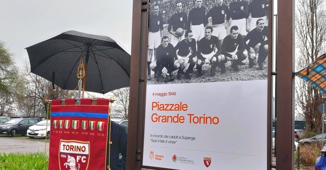 Venaria onora la memoria degli Invincibili: inaugurato il piazzale Grande Torino