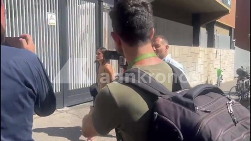 L'arrivo di Piervincenzi e Presutti all'assemblea 'Report': "Se incontreremo i colleghi? Siamo qui apposta" L'arrivo di Piervincenzi e Presutti all'assemblea 'Report': "Se incontreremo i colleghi? Siamo qui apposta"