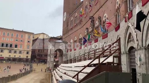 Palio di Siena ancora rinviato, piazza del Campo si svuota