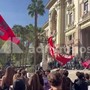 Sciopero scuola, a Roma fumogeni e bombe carta davanti Ministero Istruzione: "Valditara apri le porte" Sciopero scuola, a Roma fumogeni e bombe carta davanti Ministero Istruzione: "Valditara apri le porte"