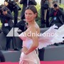 Venezia 83, Bianca Balti un angelo sul red carpet: il look con le ali incanta il Lido Venezia 83, Bianca Balti un angelo sul red carpet: il look con le ali incanta il Lido