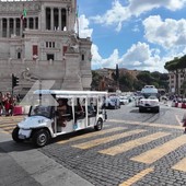 Far west golf car, viaggio nel centro di Roma tra irregolarità e guadagni stellari Far west golf car, viaggio nel centro di Roma tra irregolarità e guadagni stellari