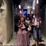 Prima processione digitale in Italia, il santo è uno schermo e i lumini sono smartphone